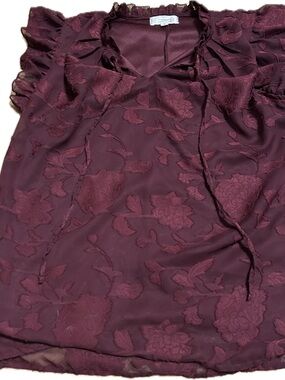 Textured Floral Ruffle-Collar Camisole in Wine